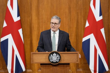 British PM, Trump Hold Phone Call About Iran Conflict Resolution