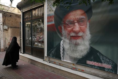US and Iran Edge Toward Peace Deal, but Signing Date in Question