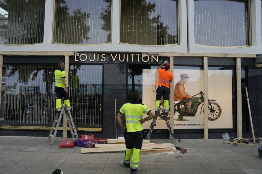 Geneva Businesses Board Up as G7 Summit Security Reaches New Heights