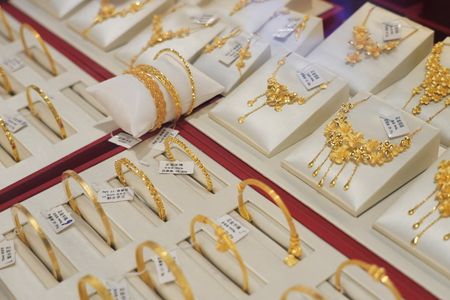 Gold’s Record Rally Stumbles Under Fed Rate Hike Fears and Rising Dollar