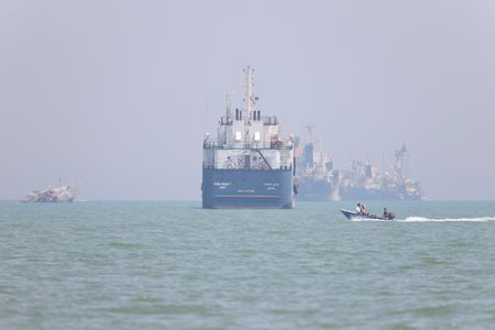 Shippers Hesitant to Return to Hormuz Strait Despite US-Iran Deal