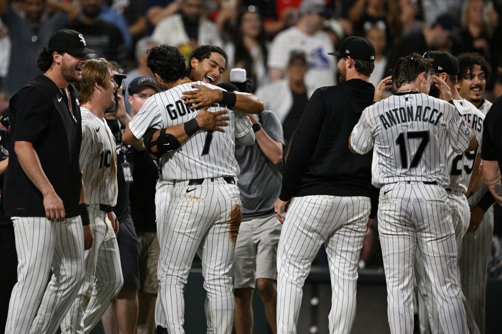 White Sox Rookie Hits Walk-Off Homer in Debut as Chicago Leads AL Central