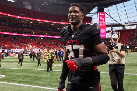 Falcons’ Pass Rusher James Pearce Jr. Returns for Mandatory Minicamp