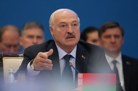 Lukashenko: Russia and Ukraine Must Compromise to End War