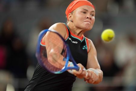 Czech Qualifier Stuns No. 9 Seed Shnaider at Berlin Tennis Open