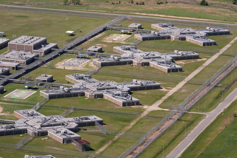 ICE Loosens Detention Rules, Critics Say Detainees Will Suffer