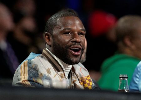 Floyd Mayweather Hit With Two Felony Charges Over $200K Bad Check