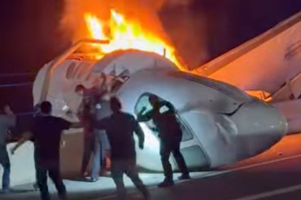 Small Plane Crashes on Texas Highway, Bursts Into Flames as Bystanders Rush to Help