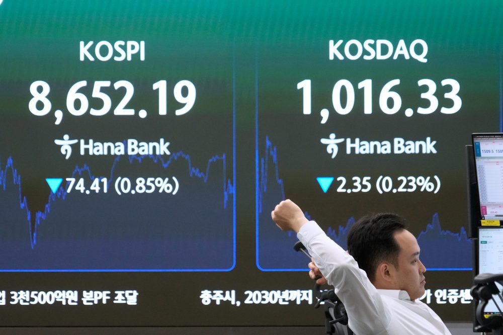 Oil Dips Below $80 as Markets Eye US-Iran Interim Peace Agreement
