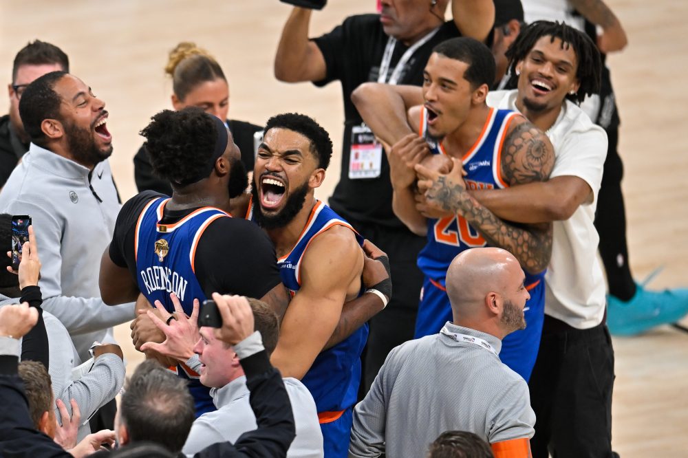 Knicks to Finally Get NYC Ticker-Tape Parade After 52-Year Wait
