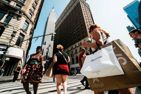 US Retail Sales Surpass Forecasts in May, But Slowdown May Be Ahead