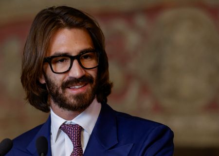 Ray-Ban Brand President Seeks $11.6B Deal to Become Top Shareholder in Family Empire