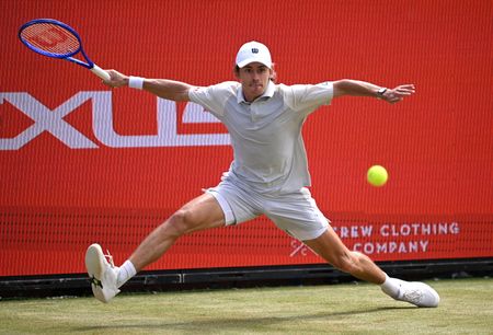 De Minaur Rolls Into Queen’s Club Quarters with Dominant Win Over Shapovalov