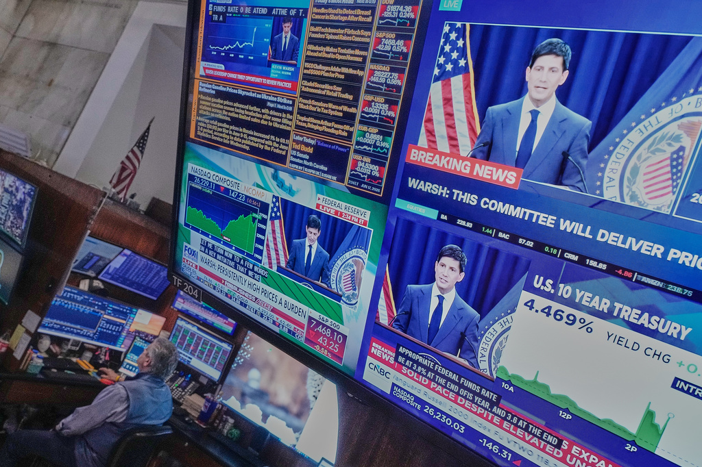 Wall Street Tumbles on Fear of Federal Reserve Interest Rate Hike