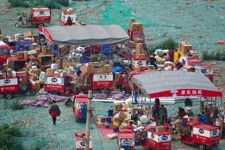 China’s Mid-Year Shopping Festival Ends Quietly Amid Weak Spending and AI Growth
