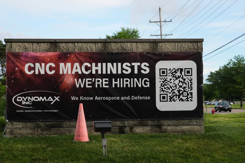 New Unemployment Claims Dip to 226,000 as U.S. Job Market Stays Resilient
