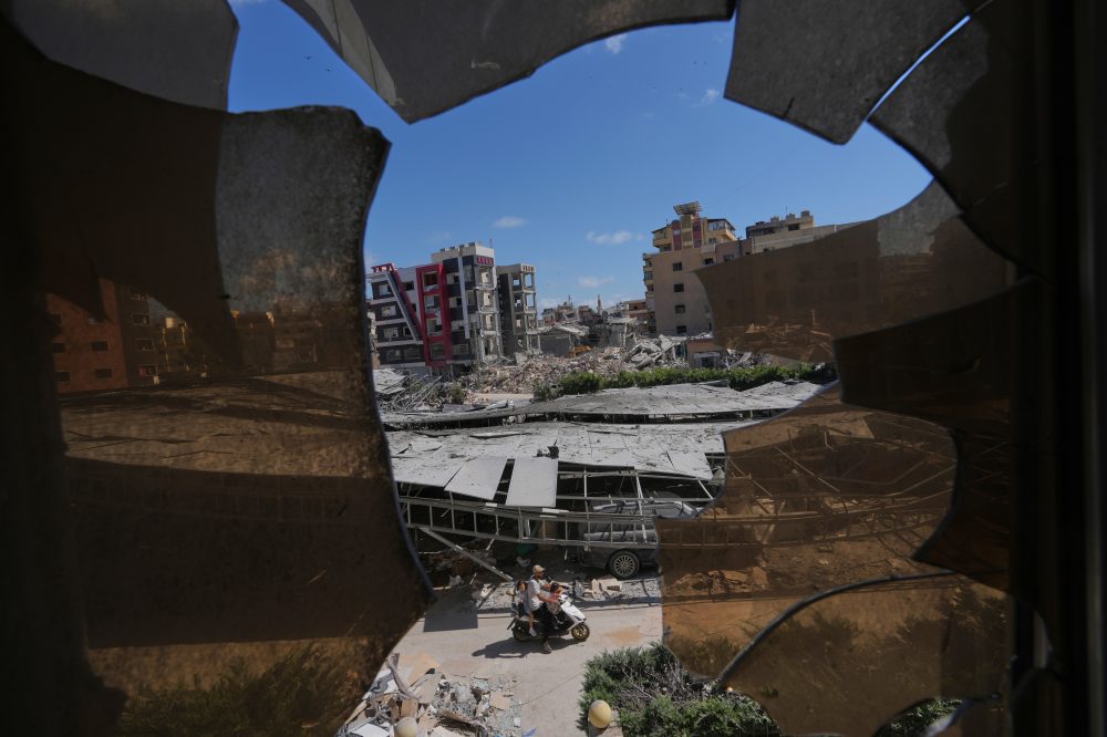 Israeli Forces Strike Southern Lebanon Amid Fierce Fighting; US-Iran Talks Delayed