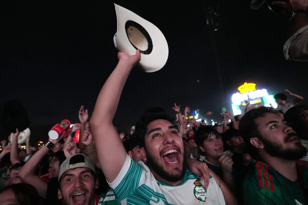 Mexico First to Advance to World Cup Knockout Round After Defeating South Korea