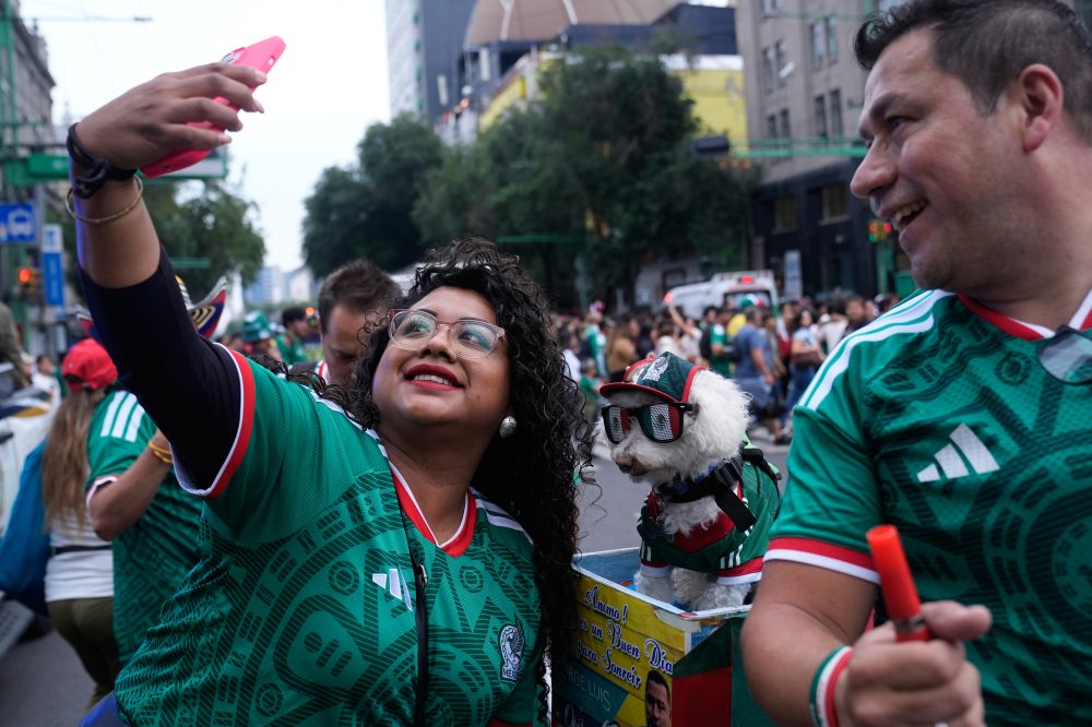 World Cup’s Surprise Star: A Rescue Poodle Named Osito Wins Fans in Mexico City
