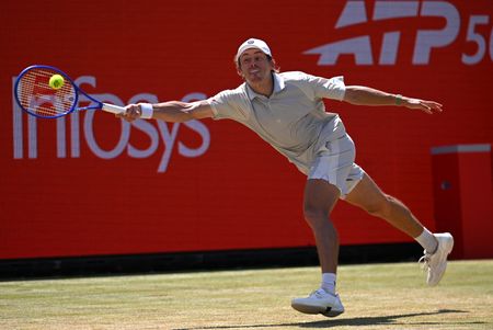 Top Seed De Minaur Stunned by Nakashima in Queen’s Club Quarters
