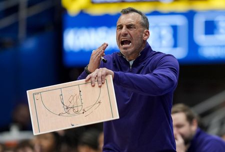Green Bay Extends Coach Doug Gottlieb’s Contract Through 2030-31