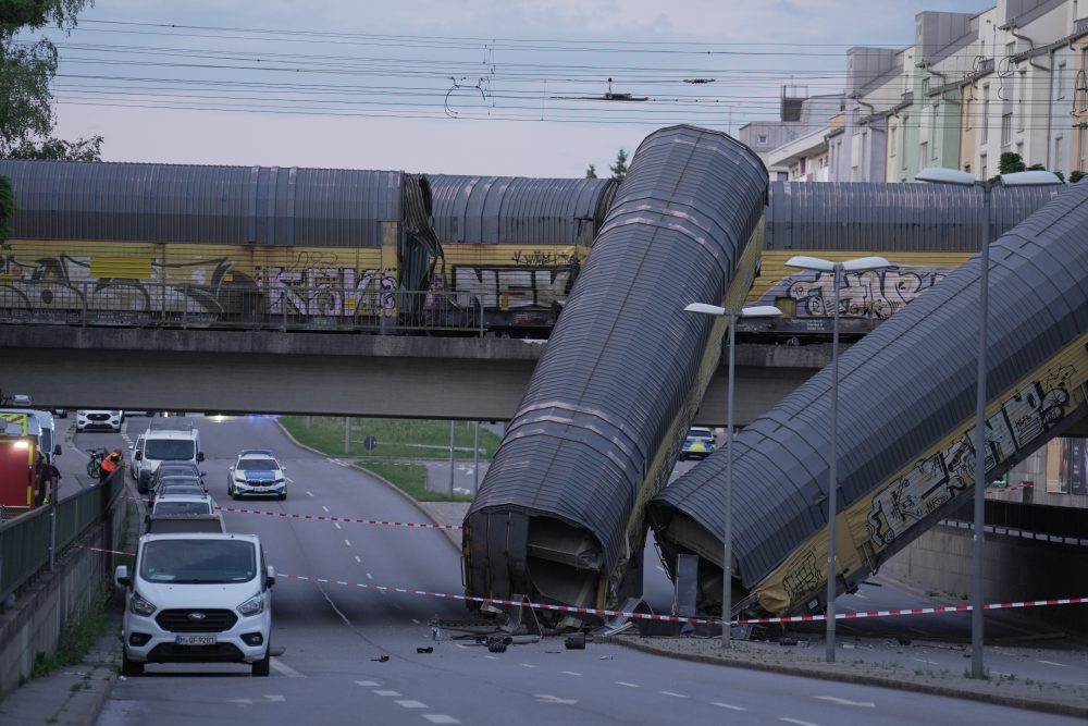 Fatal Train Crash in Munich: Two Freight Cars Fall from Bridge