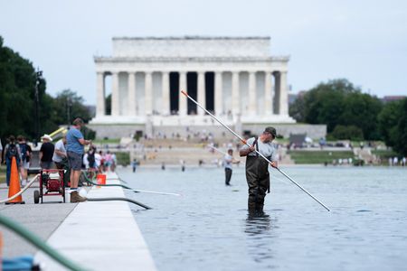 Trump Says Lincoln Memorial Reflecting Pool May Need to Be Drained After Vandalism