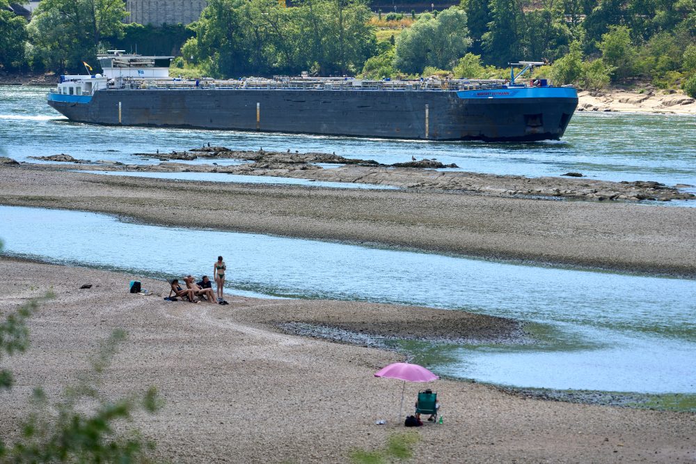France Battles Dangerous Heat Wave With Alcohol Bans and Sports Cancellations