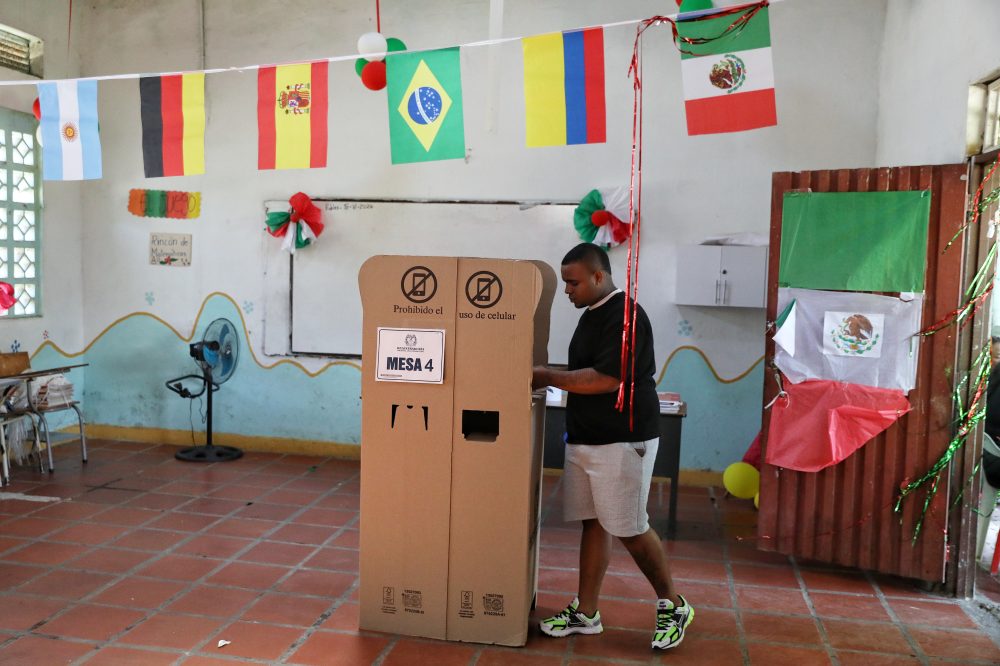 Colombia Holds Tight Presidential Runoff Between Progressive and Outsider