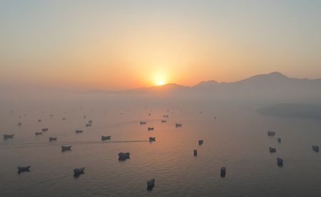 Two South Korean Ships Transit Strait of Hormuz Following U.S.-Iran Ceasefire Deal