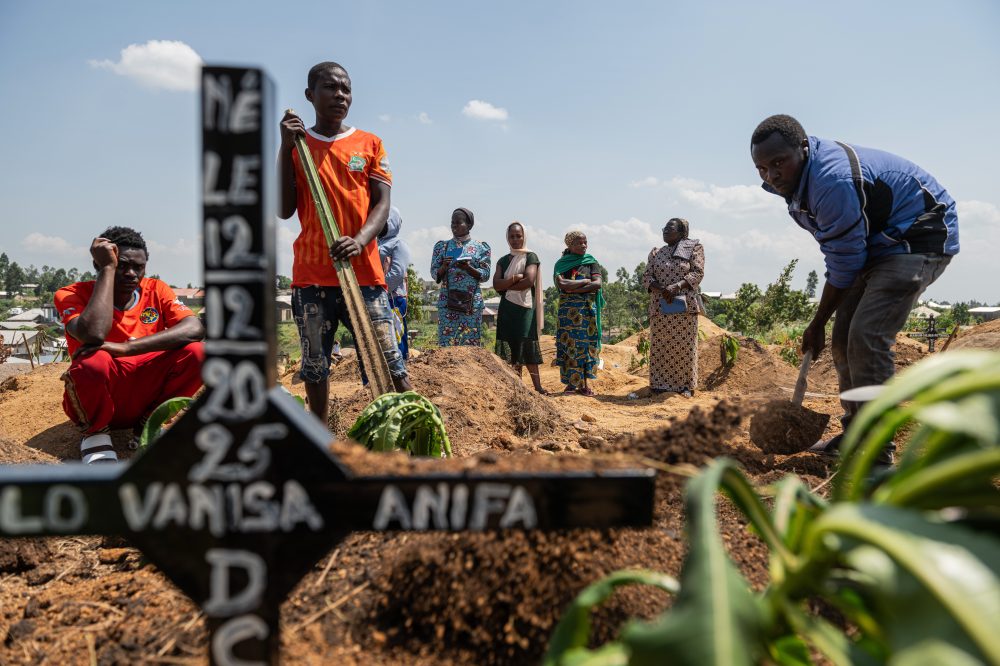 Congo Ebola Outbreak Surpasses 1,000 Cases with 254 Dead