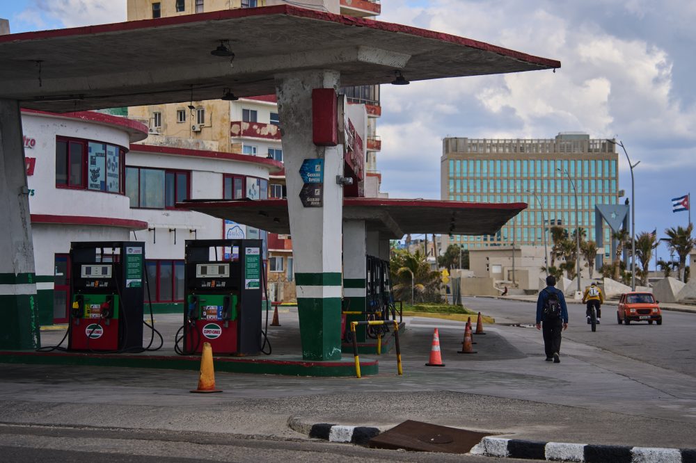 Mexico Seeks to Resume Oil Shipments to Cuba Amid Deepening Crisis