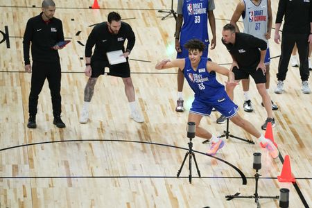 2026 NBA Draft Profile: Illinois Freshman Keaton Wagler Turns Heads
