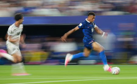Mbappe Scores Twice as France Beats Iraq 3-0 in Weather-Delayed World Cup Match