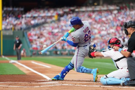 Juan Soto Leaves Mets Game Early with Back Tightness