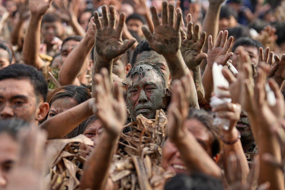Philippine Catholics Cover Themselves in Mud for Annual Festival Honoring St. John the Baptist