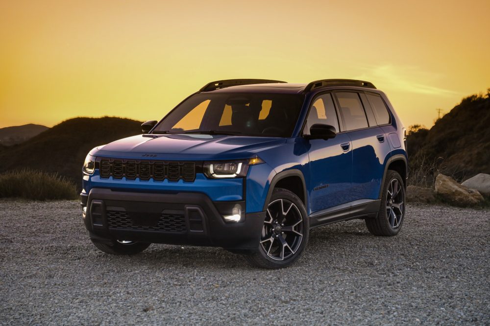 Edmunds Pits Jeep Cherokee Against Subaru Forester Hybrid in Head-to-Head Test