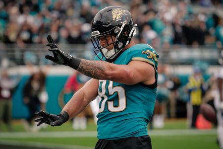 Jacksonville Jaguars Lock Up TE Brenton Strange on 3-Year, $48M Extension