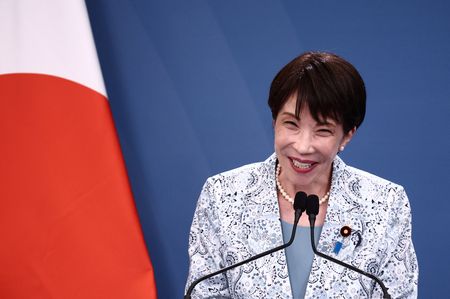 Japan Pushes Central Bank to Keep Rates Low in New Economic Blueprint