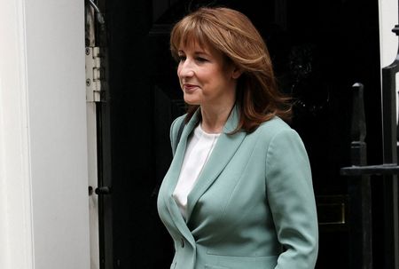 UK Finance Chief Backs Burnham for PM, Sidesteps Questions About Her Own Future