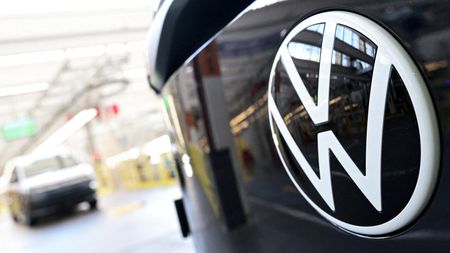 Volkswagen’s Engine Unit Everllence Valued Above €9 Billion in Bidding War