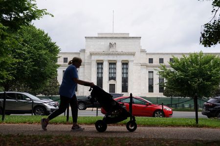 US Equity Funds See $3.53B in Outflows as Tech Sector Stumbles