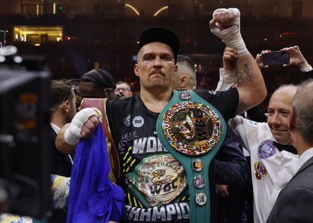 Usyk Steps Away From Heavyweight Titles, Hints at One Final Fight