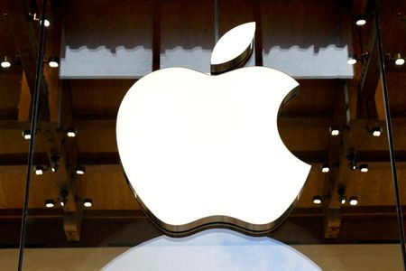 Apple Lobbies Trump White House to Buy Chips from Pentagon-Blacklisted Chinese Firm