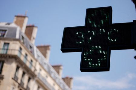 France’s Record Heatwave Sends City Residents Fleeing to Hotels