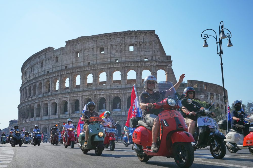 10,000 Vespas Celebrate the Iconic Scooter’s 80th Birthday in Rome