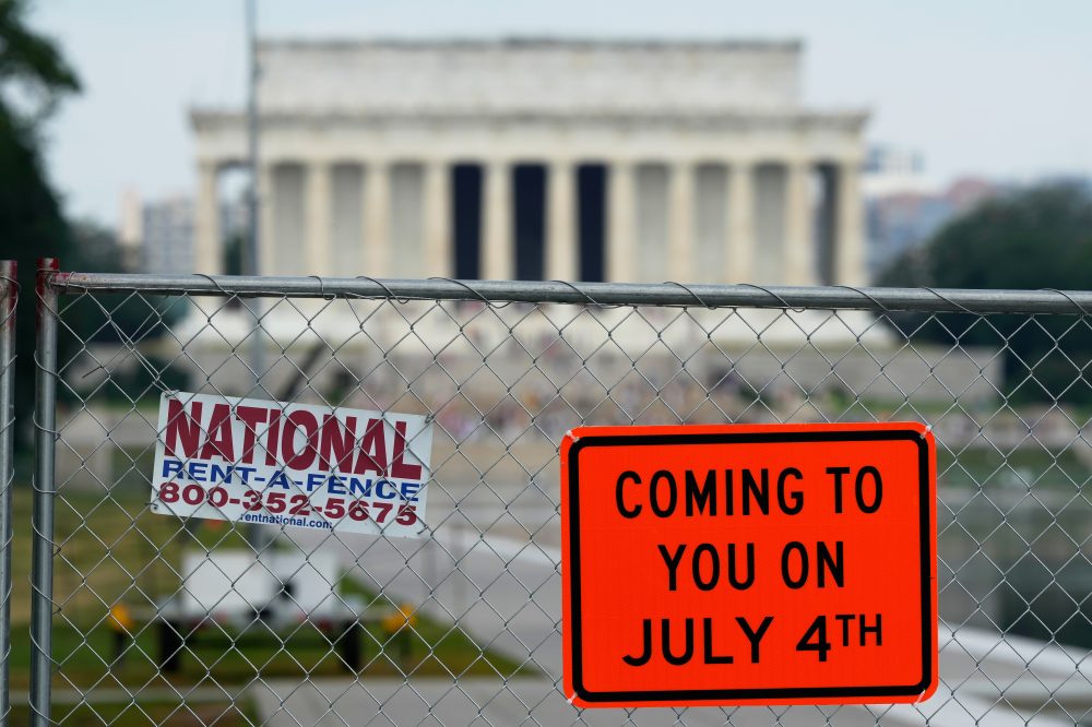 Lincoln Memorial Reflecting Pool Now Under Heavy Police Watch After Trump Vandalism Claims