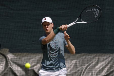 Sinner Feeling Stronger Ahead of Wimbledon After French Open Heat Collapse
