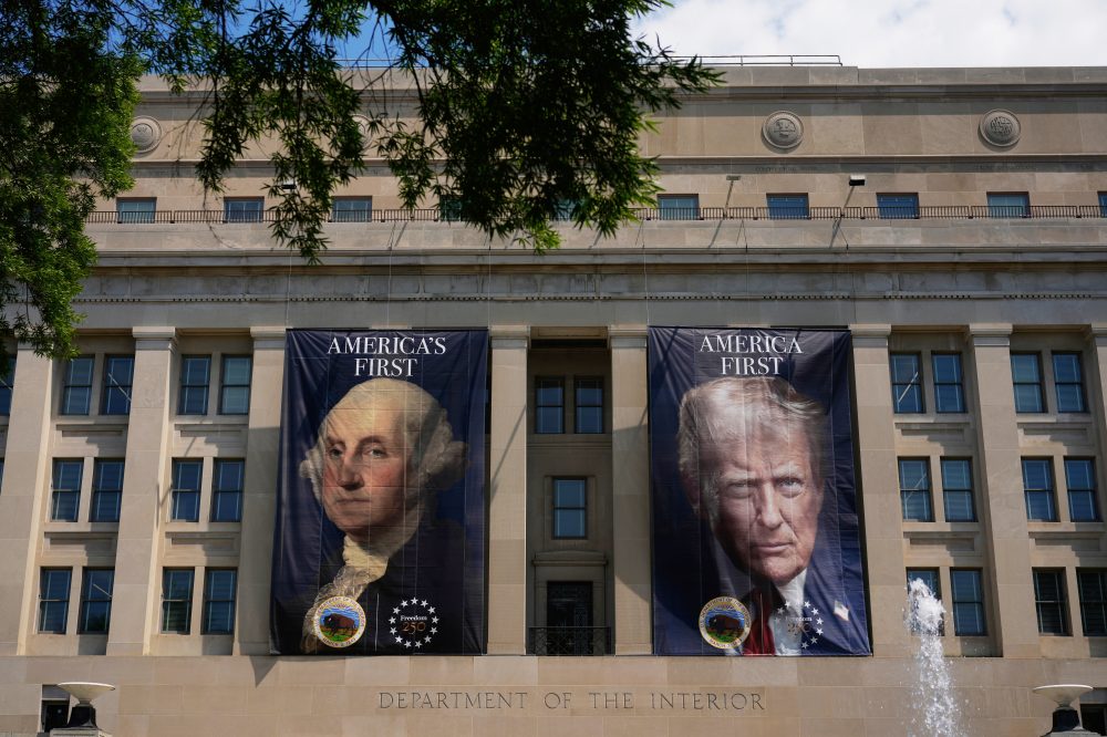 250 Years After Breaking From a King, Trump’s Presidency Raises Monarchy Questions