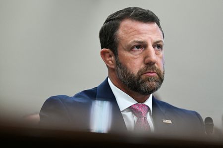 Homeland Security Chief: Migrants on Temporary Status Must Apply for Permanent Residency or Go Home